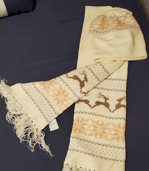 Covington Accessories - Covington Acrylic Beanie and Scarf NWOT